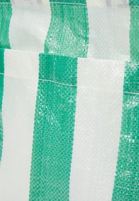 Mads Nørgaard LAUNDRETTE MIRCA BAG - Borsa a mano - classic green/white