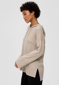 s.Oliver MIT VERLÄNGERTEM RÜCKENSAUM - Kapuzenpullover - helles beige