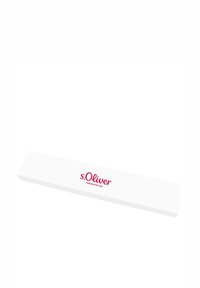 Imballaggio s.Oliver, scatola rettangolare bianca con una superficie liscia. Presenta il testo del logo rosso: "s.Oliver FASHION FOR LIFE" sul davanti.