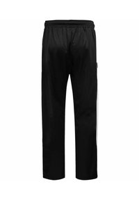 Crne sportske hlače od glatkog materijala s elastičnim pojasom, s bijelim bočnim trakama i bočnom džepom za pohranu.