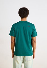 The North Face M S/S FINE  - Print T-shirt - deep nori
