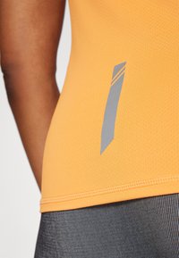 ONLY Play ONPMILA LIFE ON SLIM TEE  - Lihtne T-särk - tangerine