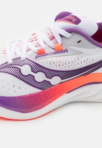 Saucony ENDORPHIN SPEED 4 - Katujuoksukengät - white/violet