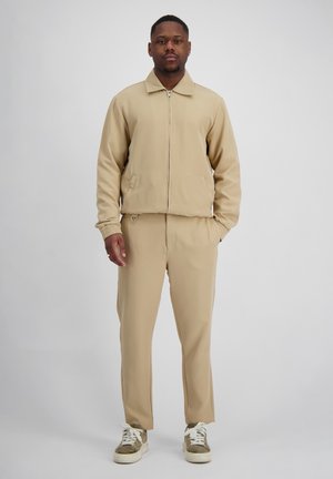 TECH - Lichte jas - sand