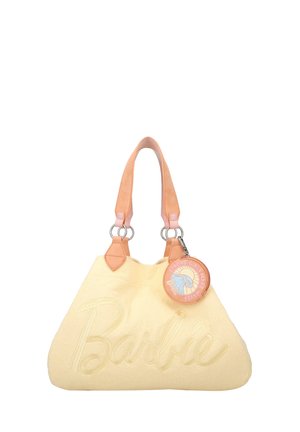 Gelbe Stoff-Tasche mit geprägtem "Barbie", pinken Ledergriffen, silbernem Zubehör und einem runden Charm mit grafischem Design.