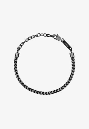 Bransoletka łańcuszkowa z plecionym wzorem w kolorze czarnym i srebrnym, z czarnym zapięciem oraz zawieszką z nazwą marki "BREIL."