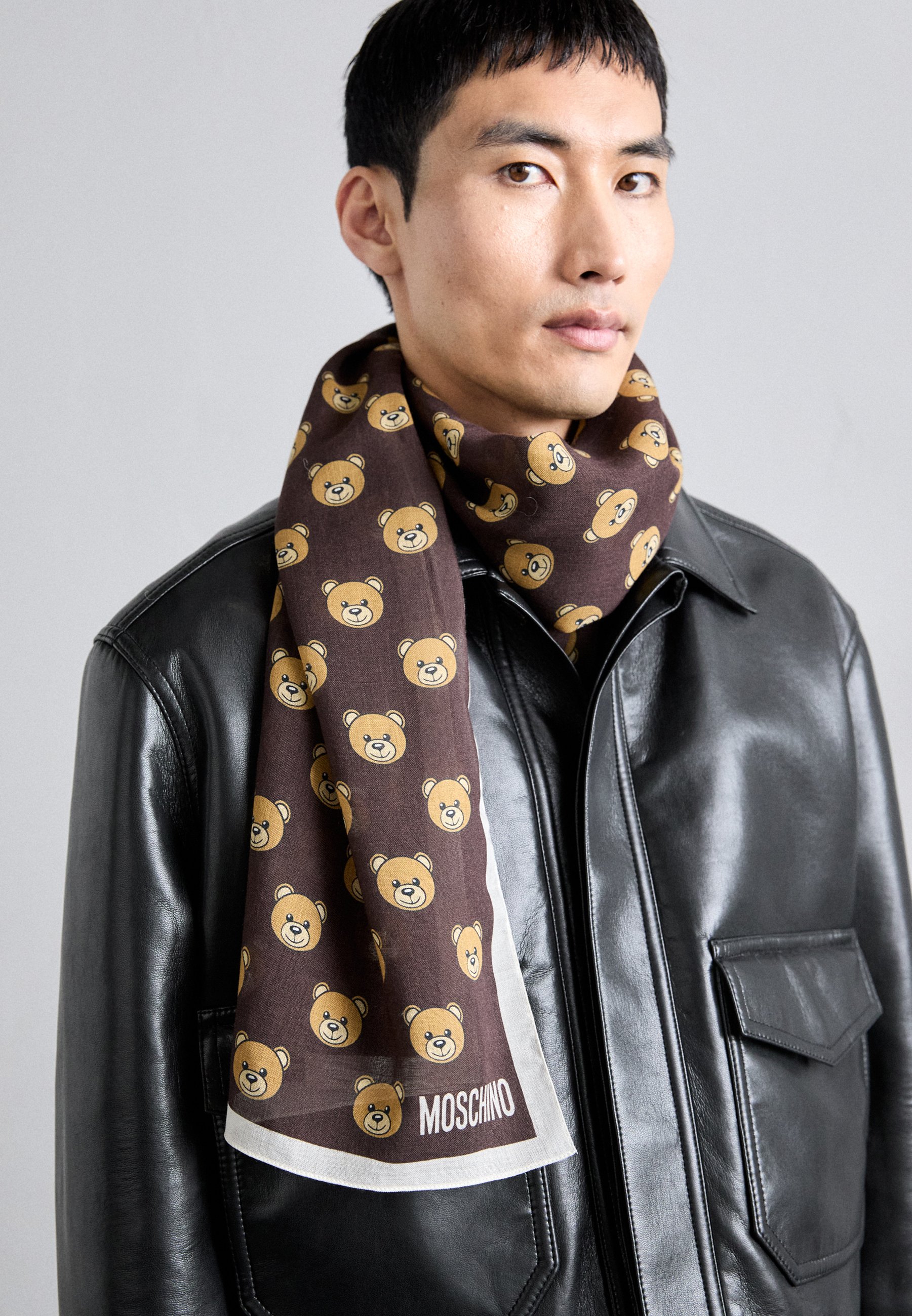 moschino shawls
