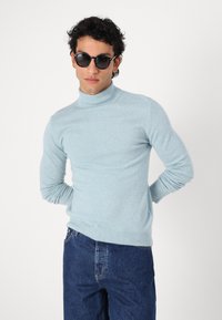 pure cashmere MEN TURTLE NECK SWEATER - Pulover - eggshell blue