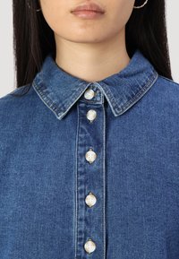 ONLY ONLFREYA BELL DRESS  - Denim dress - medium blue denim