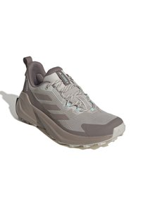 Light gray running shoe with a mesh upper, textured overlays, a flexible sole, and traction patterns on the outsole. Features laces and a pull tab.