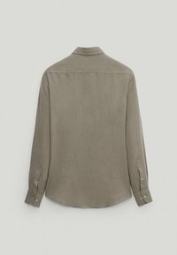 Langærmet skjorte med krave i afdæmpet olivengrøn, lavet af tekstureret stof. Har manchetter med knapper og en buet kant bagpå.