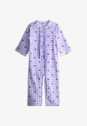 Dievčenský overal s levanduľovým a bielym károvaným vzorom, červeným motívom jahôd, volánikmi vpredu, dlhými rukávmi a zapínaním na patentky.