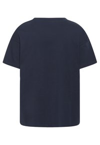 T-shirt en coton bleu marine avec un col rond et des manches courtes, présentant une coupe décontractée et une texture lisse sans graphiques ni motifs.