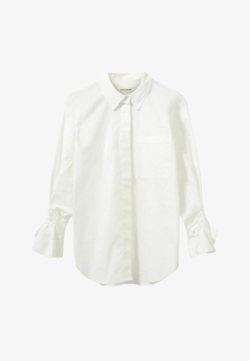 Chemise blanche manches longues à boutons avec col et poche poitrine, présentée sur un fond blanc uni.