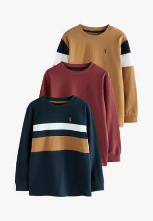 Tres camisetas de manga larga: una de color azul marino con rayas horizontales, otra burdeos y una más mostaza. Algodón suave con cuellos acanalados y pequeño detalle de logo.