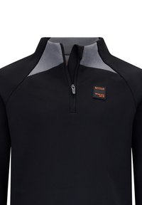 Pullover nero con zip quarti, caratterizzato da accenti grigi sulle spalle e un piccolo logo arancione. Il materiale è liscio con un design aderente.