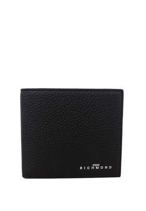 Portafoglio bifold in pelle nera testurizzata con testo del logo John Richmond bianco nell'angolo in basso a destra.