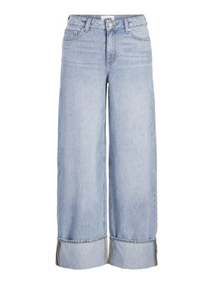 Jeans en denim bleu clair à jambes larges avec ourlets retroussés, bouton et fermeture éclair à l'avant, passants pour ceinture et poches avant.