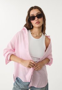 Stradivarius RUSTIKALES HEMD DAILY  02027022 - Button-down blouse - light pink
