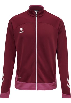 Bordeauxrotene Sportjacke mit einem weißen Reißverschluss und Logo, ausgestattet mit pinken Akzenten und Zickzackmustern an den Ärmeln. Hergestellt aus atmungsaktivem Material.
