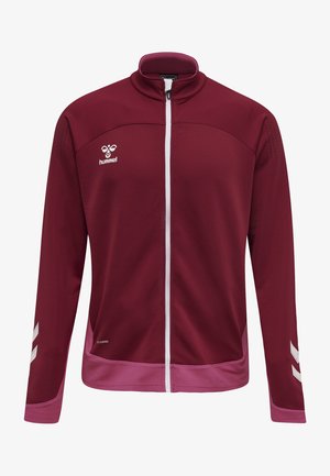 Bordeauxrotene Sportjacke mit einem weißen Reißverschluss und Logo, ausgestattet mit pinken Akzenten und Zickzackmustern an den Ärmeln. Hergestellt aus atmungsaktivem Material.