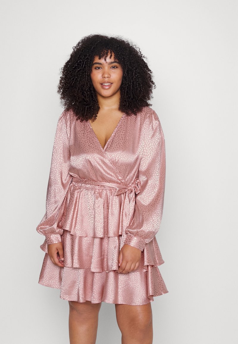 IN THE STYLE CURVE Cocktailklänning pink/ljusrosa Zalando.se