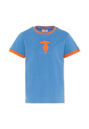 T-shirt blu a maniche corte con rifiniture arancioni su maniche e collo, con una grafica arancione di una mano che tiene un martello al centro del petto.