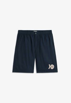 Marineblaue Herren-Shorts mit elastischem Bund, Knopfverschluss, Seitentaschen und kleinem weißen, gesticktem Fischmotiv am linken Bein.