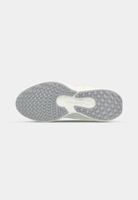 Nike Performance AIR WINFLO 11 - Scarpe da corsa su strada - sail/metallic silver/barely volt/volt/summit white/college grey