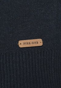 Pier One Stickad tröja - mottled dark blue