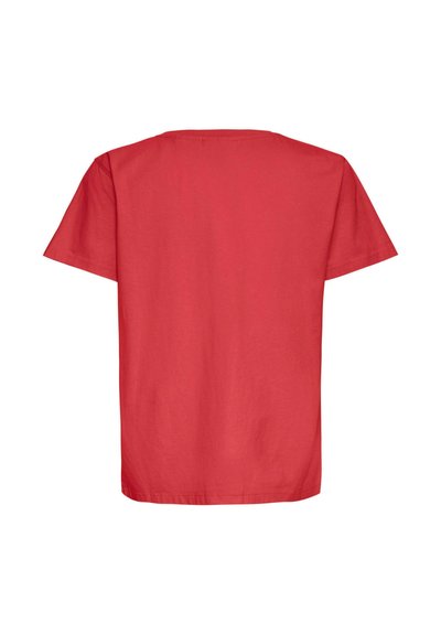 T-shirt en coton rouge avec un col rond et des manches courtes, présentant une texture lisse et un design simple, sans ornements. Vue de dos présentée.