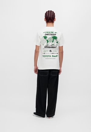 HUF, LAND CRUISER GLOBAL TEE UNISEX - Тениска с щампа - white