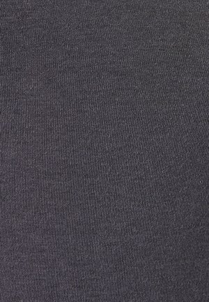 Tejido gris con una fina textura acanalada, superficie lisa y color uniforme. Adecuado para prendas y versátil en su uso.