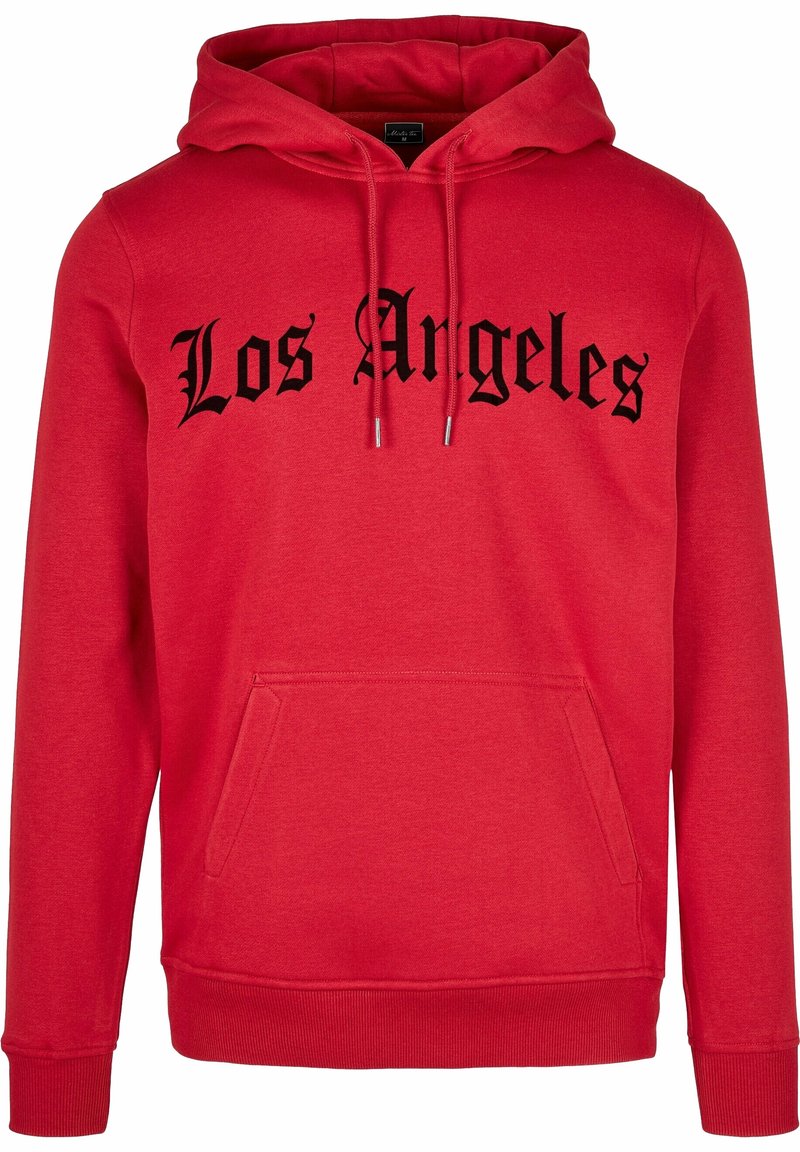 Sudadera roja de tela suave con una gran impresión negra que dice "Los Ángeles" en la parte delantera, un bolsillo tipo canguro y capucha ajustable con cordón.