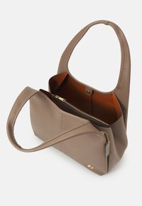 Sac à main en cuir taupe avec deux poignées, un dessus ouvert montrant un intérieur marron et une poche zippée à l'intérieur.