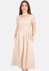 Beige Kleid mit kurzen Ärmeln, enganliegendem Oberteil und einem fließenden, voluminösen Rock. Verfügt über seitliche Taschen und einen runden Ausschnitt. Glatte Textur.