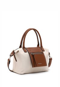 Sac à main marron et beige avec un design structuré, des accents en cuir texturé, des poignées supérieures, une bandoulière amovible et une poche zippée à l'avant.