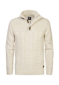 Cremefarbener gestrickter Pullover mit einem strukturierten Zopfmuster, einem hohen Kragen und Holzknöpfen am Hals.