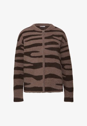 Cárdigan fuzzy marrón y beige con un patrón de rayas de tigre, con cremallera redonda y cuello alto. Textura suave y corte holgado.