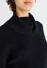 ONLY ONLKATIA SADDLE ROLL NECK - Maglione - black