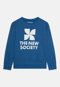 Blå hettegenser laget av myk stoff har en hvit grafisk design med et firebladsmotiv og teksten "THE NEW SOCIETY" nedenfor.