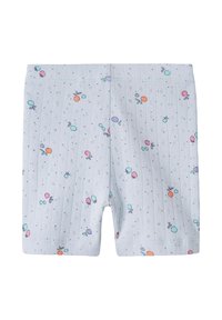 Lyseblå ribbede shorts med små farverige frugt- og blomstermønstre. Blød tekstur, elastisk talje og længde til midt på låret.