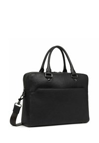 Briefcase in pelle nera con doppi manici superiori, tracolla rimovibile, chiusura con zip, tasca frontale e superficie liscia. Accenti hardware sottili.