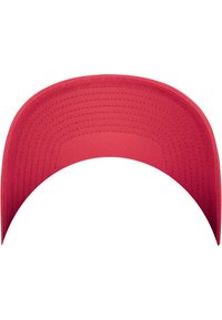 Flexfit TRUCKER 5-PANEL RETRO 2-TONE  - Šiltovka - red/wht