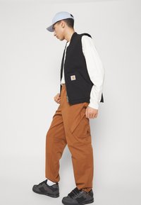 Jordan CHICAGO PANT - Hlačami s stranskimi žepi - british tan