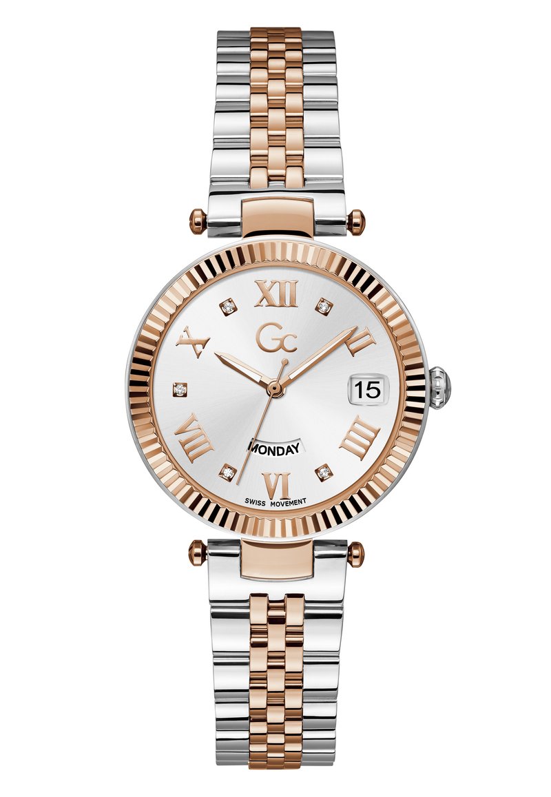 Reloj de plata y oro rosado con una esfera redonda, marcadores en números romanos, acentos de diamantes y una pulsera de metal bicolor. Incluye una pantalla de fecha.