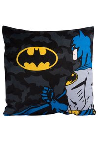 Cuscino nero con un'illustrazione di Batman, con un design blu e grigio. Il logo di Batman giallo è ben in evidenza su uno sfondo scuro.