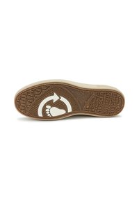 Talpă de cauciuc de culoare maro deschis, cu modele texturate, un design cu săgeată circulară și un grafism în formă de amprentă.