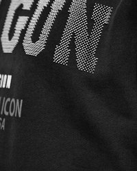 Czarny materiał z wyraźnym białym tekstem w kropkowanym wzorze, w tym słowo "IKONA" oraz mniejszy tekst, tworzący teksturowany wygląd.