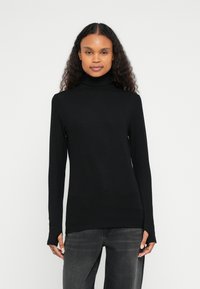 Czarny golf z długim rękawem wykonany z gładkiej, elastycznej tkaniny. Charakteryzuje się dopasowanym krojem, lekko rozszerzanymi rękawami i subtelnym połyskiem.